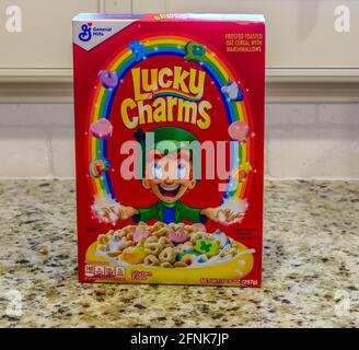 Céréales Lucky Charms dans une cuisine pour illustrer l'éditorial Banque D'Images