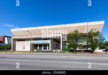 CHATTANOOGA, TN, USA-7 MAI 2021: The Chattanooga public Library. Vue sur l'avant du bâtiment. Banque D'Images