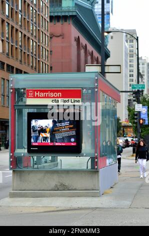 Chicago, Illinois, États-Unis. Une entrée à la station de métro Harrsion Street sur State Street dans le South Loop. La ligne rouge CTA de Chicago fonctionne comme un métro l Banque D'Images