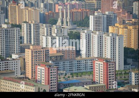 08.08.2012, Pyongyang, Corée du Nord, Asie - Cityscape avec des bâtiments résidentiels dans le centre-ville de la capitale nord-coréenne vu de la Tour de Juche. Banque D'Images