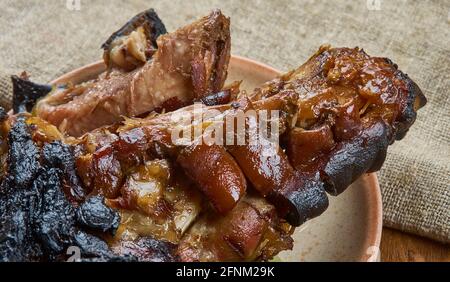 Le Pinnekjott sert un dîner traditionnel norvégien composé de plats principaux côtes d'agneau Banque D'Images