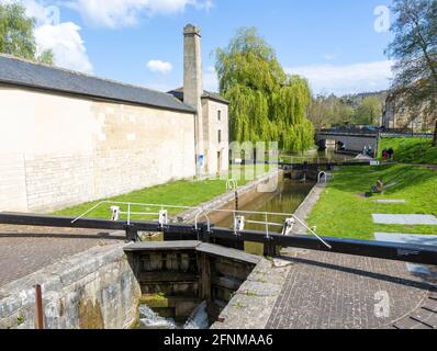 Station de pompage et écluses de Thimble Mill, canal Kennet et Avon, Widcombe, Bath, Somerset, Angleterre, ROYAUME-UNI Banque D'Images