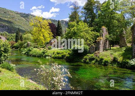 Jardin de Ninfa Banque D'Images