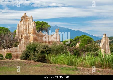 «les organes», formations géologiques ressemblant à des formes de tuyaux d'organes, Ille-sur-Tet, Pyrénées-Orientales (66), région occitanie, France Banque D'Images