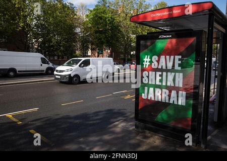 Londres, Royaume-Uni. 15 mai 2021. Save Sheikh Jarrah Artwork by Protest Stencil est photographié dans un abri de bus à Londres le jour de Nakba, pour protester contre les tentatives israéliennes de déplacer de force les familles palestiniennes du quartier Sheikh Jarrah de Jérusalem-est où elles ont vécu pendant de nombreuses décennies. Crédit : Mark Kerrison/Alamy Live News Banque D'Images