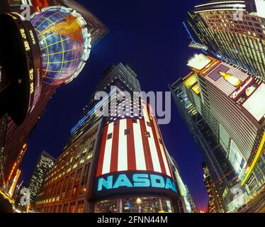 2005 LA BOURSE HISTORIQUE DU NASDAQ CONSTRUIT TIMES SQUARE MIDTOWN MANHATTAN NEW YORK ETATS-UNIS Banque D'Images