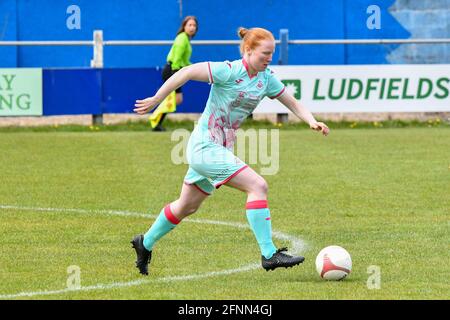 Port Talbot, pays de Galles. 11 avril 2021. Shauna Jenkins de Swansea City Dames en action lors du match de la Ligue des femmes Premier ministre gallois d'Orchard entre Port Talbot Town Dames et Swansea City Dames au stade Victoria Road à Port Talbot, pays de Galles, Royaume-Uni, le 11 avril 2021. Crédit : Duncan Thomas/Majestic Media. Banque D'Images