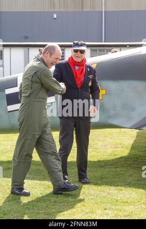 Hans Ekkehard Bob, un pilote de chasse de la Seconde Guerre mondiale, servant avec la Luftwaffe pendant la Seconde Guerre mondiale. Ayant volé en Messerschmitt Bf108 Banque D'Images