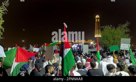 Doha, Qatar- 16 mai 2021- des manifestants de campagne à la mosquée de l'Imam Muhammad bin Abdul wahhab pour une position de solidarité en faveur de la palestine. Banque D'Images