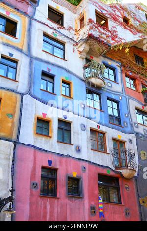 Vienne, AUTRICHE - septembre 6, 2011 : Haus Hundertwasser à Vienne. L'emblématique bâtiment a été achevé en 1985 et est l'un des plus beaux exemples de l'expressio Banque D'Images