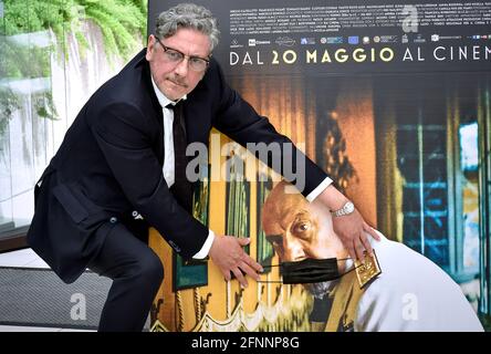 Rome, Italie. 18 mai 2021. L'acteur italien Sergio Castellitto pose dans le photocall du film le mauvais poète. Rome (Italie), 18 mai 2021 crédit: dpa/Alamy Live News Banque D'Images