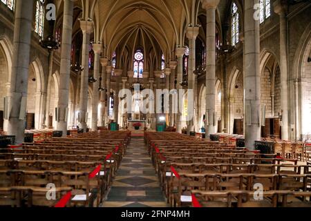 Basilique notre Dame de lÕAssomption. La nef. Bien. France. Banque D'Images