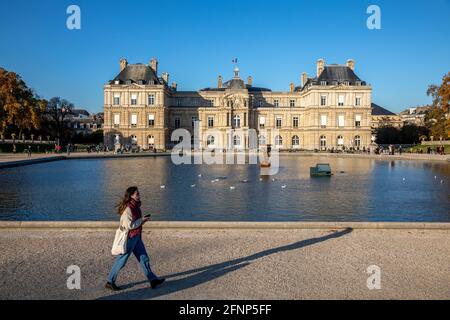 Le Sénat vu du jardin du Luxembourg, Paris, France Banque D'Images