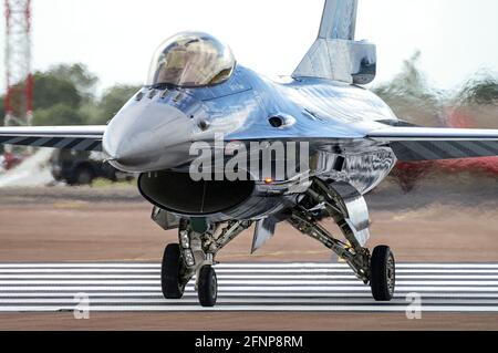 Michel 'Mitch' Beulen composante aérienne belge F-16 pilote d'exposition solo de 349 (F) escadron au Royal International Air Tattoo, RIAT, RAF Fairford, Royaume-Uni Banque D'Images