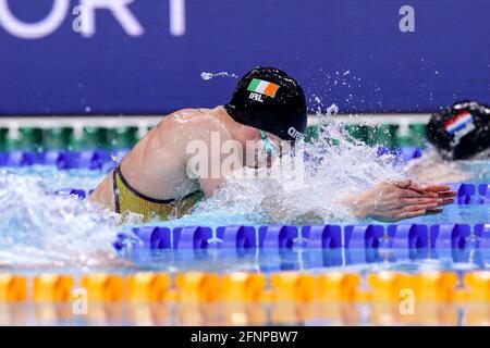 BUDAPEST, HONGRIE - 18 MAI : Mona Mc Sharry of Ireland en compétition à la demi-finale de course de 100 m féminin lors des championnats d'AQUAStics européens LEN natation à Duna Arena le 18 mai 2021 à Budapest, Hongrie (photo de Marcel ter Bals/Orange Pictures) Banque D'Images