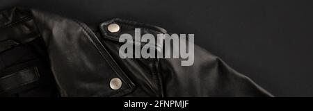 Modèle minimaliste monochrome avec veste. Espace de copie de la vue de dessus de la pose à plat. Banque D'Images