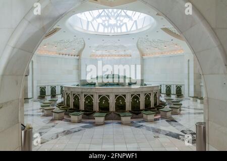 Zone d'ablution de la Grande Mosquée Sheikh Zayed à Abu Dhabi, Émirats arabes Unis Banque D'Images
