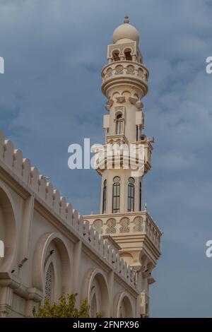 Minaret de la mosquée Shaikh ISA Bin Ali Al Khalifa à Muharraq, Bahreïn Banque D'Images