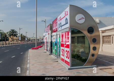 DUBAÏ, Émirats Arabes Unis - 12 MARS 2017 : arrêt de bus climatisé à Dubaï, Émirats arabes Unis Banque D'Images