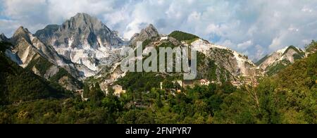 Vue aérienne de la carrière de marbre de Canalgrande Alto. Carrara. Alpes Apuanes. Toscane. Italie. Banque D'Images