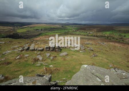 Yar tor, vue vers Babeny, Dartmoor, Devon, Angleterre, ROYAUME-UNI Banque D'Images