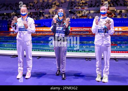 BUDAPEST, HONGRIE - MAI 18 : Anna Egorova de Russie a remporté la médaille de bronze, Simona Quadarella d'Italie a remporté la médaille d'or, Anastasia Kirpichnikova de Russie a remporté la médaille d'argent de la finale Freestyle féminine de 800 m lors des championnats d'athlétisme européens LEN natation à Duna Arena le 18 mai 2021 à Budapest, Hongrie (photo de Marcel ter Bals/Orange Pictures) Banque D'Images