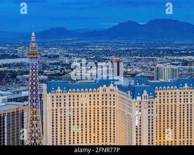 Las Vegas, 26 JANVIER 2021 - après-midi vue aérienne du célèbre Strip avec Paris Las Vegas Banque D'Images