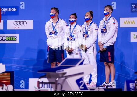 BUDAPEST, HONGRIE - 18 MAI : Alexander Krasnykh, Anastasia Kirchnikova, Anna Egorova, Aleksandr Shchegolev toute la Russie remporte la médaille de bronze à la finale Freestyle mixte 4 x 200 m lors des championnats européens LEN natation à Duna Arena le 18 mai 2021 à Budapest, Hongrie (photo de Marcel ter Bals/Orange Pictures) Banque D'Images