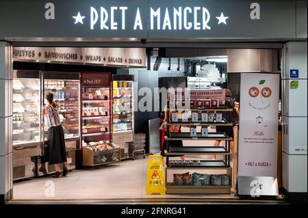 Hong Kong, Chine. 18 mai 2021. Chaîne de magasins multinationaux britanniques PRET A Manger Shop vu à Hong Kong. (Photo de Budrul Chukrut/SOPA Images/Sipa USA) crédit: SIPA USA/Alay Live News Banque D'Images