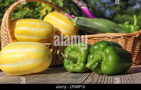 Ginkaku Korean Melons avec Bell Peppers, aubergine et Zucchini Banque D'Images