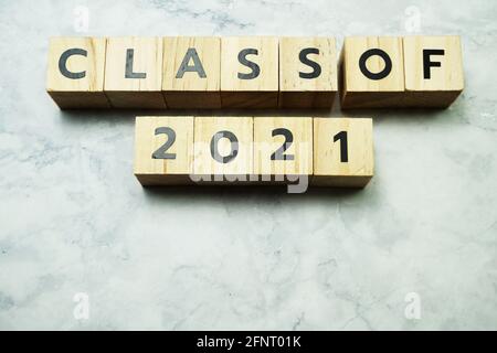 Classe de 2021 lettres de l'alphabet sur fond de marbre Banque D'Images