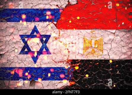 Grunge israël contre l'egypte drapeau national modèle d'icône isolé sur fond cassé de mur fissuré, abstrait international relations politiques amishi Banque D'Images