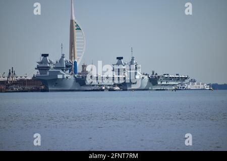HMS Queen Elizabeth et HMS Prince de Galles à côté d'AT Base navale de Portsmouth Banque D'Images
