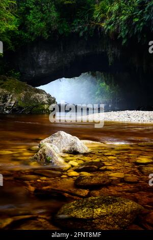 Moria Gate Arch, Oporara. L'île du Sud, Nouvelle-Zélande Banque D'Images