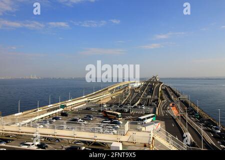 Les paysages du stationnement artificiel de l'île sont 'Umihotaru' sur le Route de traversée de la baie de Tokyo « Aqua Line » Banque D'Images