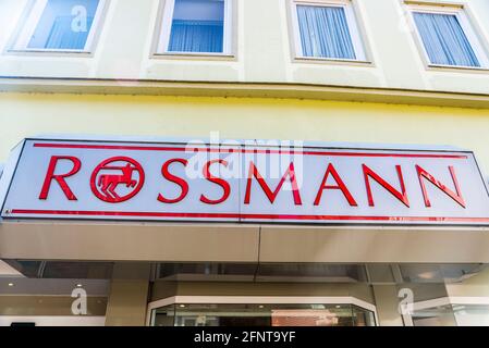 Hansestadt Stade, Allemagne - 22 août 2019 : pharmacie Rossmann dans une rue commerçante de Hansestadt Stade, Allemagne Banque D'Images