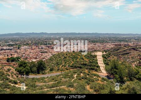 Vue depuis la montagne de la belle ville médiévale de Lorca, Murcie, Espagne Banque D'Images