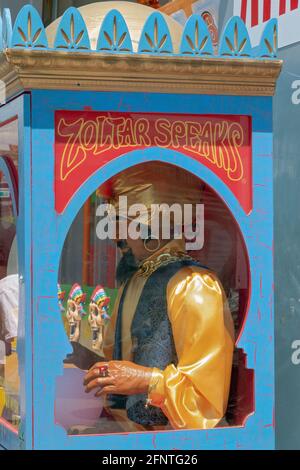 ZOLTAR. Parlant d'un dire de fortune machine de la promenade à Coney Island, Brooklyn, New York. Banque D'Images