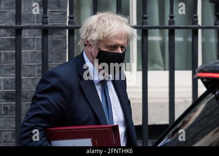 Londres, Royaume-Uni. 19 mai 2021. Le Premier ministre britannique Boris Johnson quitte le 10 Downing Street pour les QPM à la Chambre des communes. Crédit: Wiktor Szymanowicz/Alamy Live News Banque D'Images