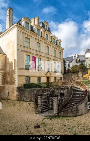 Cour confortable de bâtiment historique dans la petite ville de vannes, Bretagne, France Banque D'Images