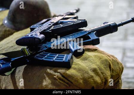 Un gros plan du modèle de fusil d'assaut dans l'armée camp d'été Banque D'Images