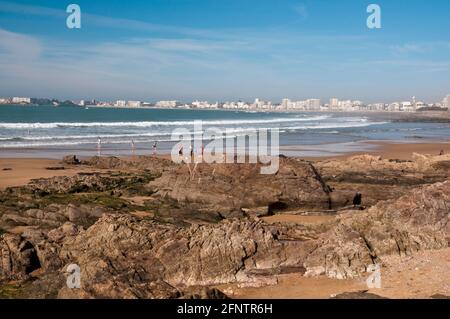 La baie et la plage des Sables d'Olonne, station balnéaire sur la Côte de Lumière (côte de lumière), Mayenne (85), région Pays de la Loire, France. Banque D'Images