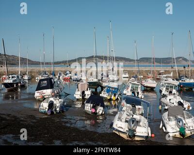 Bateaux amarrés dans le port de Lyme Regis, Lyme Regis, Dorset, Royaume-Uni, 2019. Banque D'Images