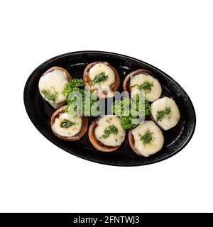 Assiette isolée de champignons cuits au fromage Banque D'Images