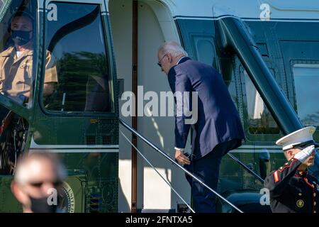 LE président AMÉRICAIN Joe Biden est à bord de Marine One à la Maison Blanche à Washington, DC, le mercredi 19 mai 2021. Le président Joe Biden quitte la Maison Blanche pour le Connecticut pour le 140e commencement des gardes-côtes américains. Photo par Tasos Katopodis/Pool/Sipa USA Banque D'Images