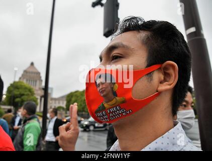 Tokyo, Japon. 19 mai 2021. Des participants pro-démocratie du Myanmar assistent à la manifestation anti-Chine devant le Diet Building Tokyo, Japon, le mercredi 19 mai 2021. Photo par Keizo Mori/UPI crédit: UPI/Alay Live News Banque D'Images