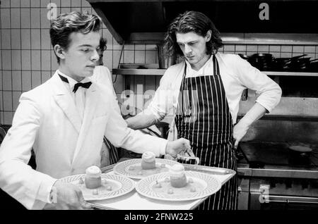 Le célèbre chef Marco Pierre White dans la cuisine du restaurant Harvey's à Wandsworth, au plus haut de sa renommée croissante. Londres, Royaume-Uni Banque D'Images