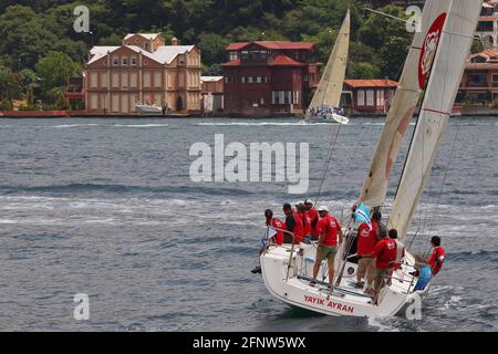 Yachts de course, pendant la Regatta du Bosphore Banque D'Images