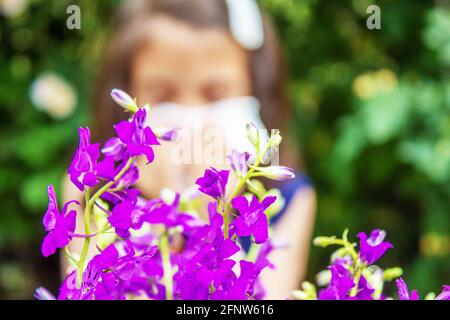 Allergie saisonnière chez un enfant. Coryza. Concentration sélective. Personnes Banque D'Images