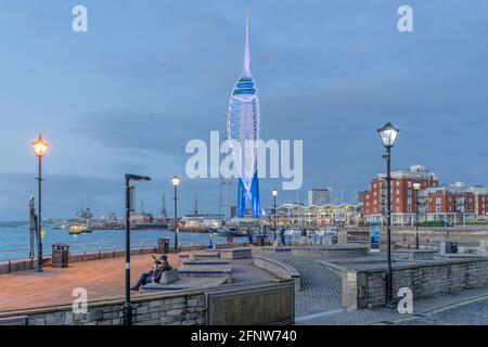 Emirates Spinnaker Tower à Gunwharf Quays vu de Spice Island dans le vieux Portsmouth Banque D'Images